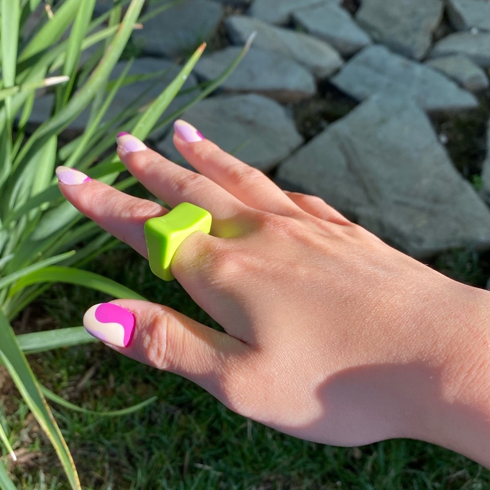 FUNKY LIME GREEN RING - Picture 2 of 3
